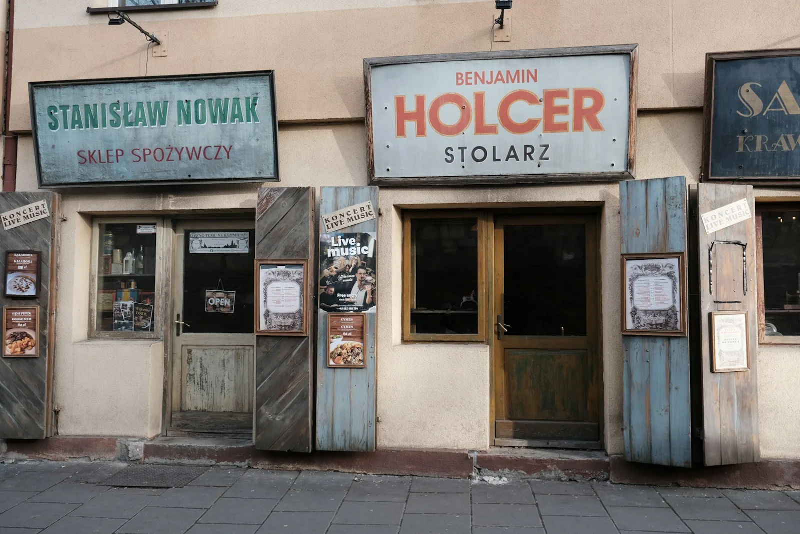 Rincón bohemio y fachadas históricas en las calles adoquinadas del barrio judío de Kazimierz