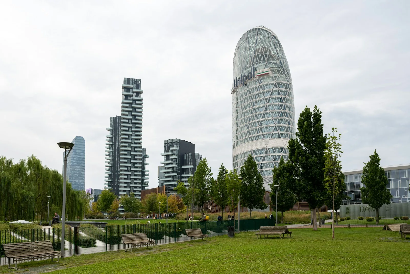 Torres del Bosco Verticale y distrito de Porta Nuova en Milán