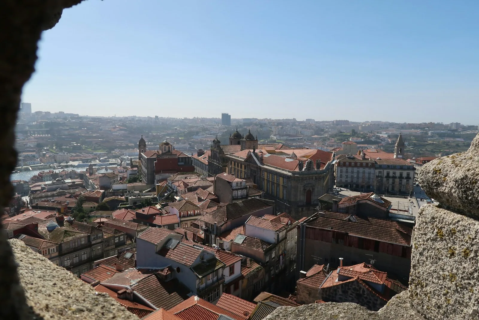 Torre dos Clérigos y tejados barrocos del centro de Oporto